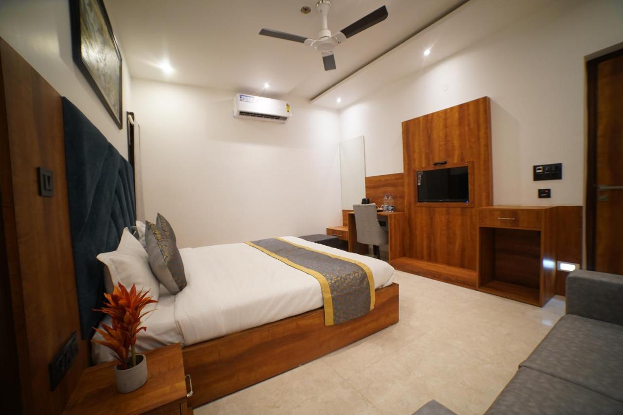 Hotel Elite - 5 Mins From Golden Temple 암리차르 외부 사진