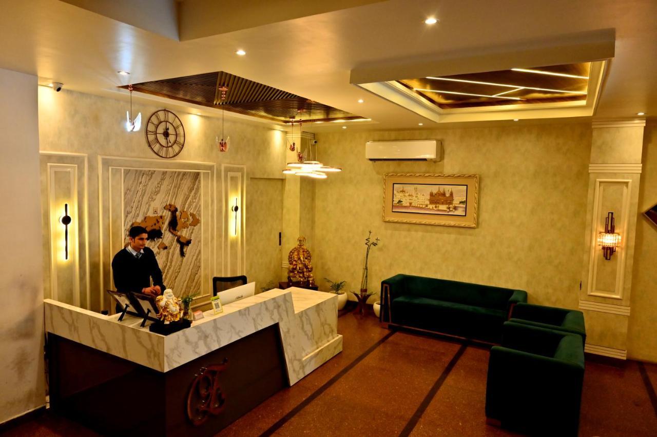 Hotel Elite - 5 Mins From Golden Temple 암리차르 외부 사진