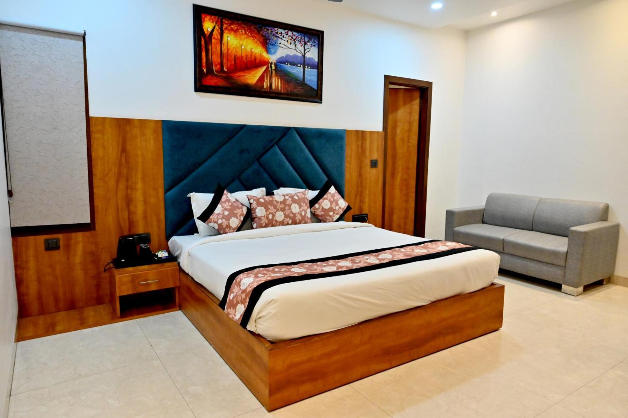 Hotel Elite - 5 Mins From Golden Temple 암리차르 객실 사진